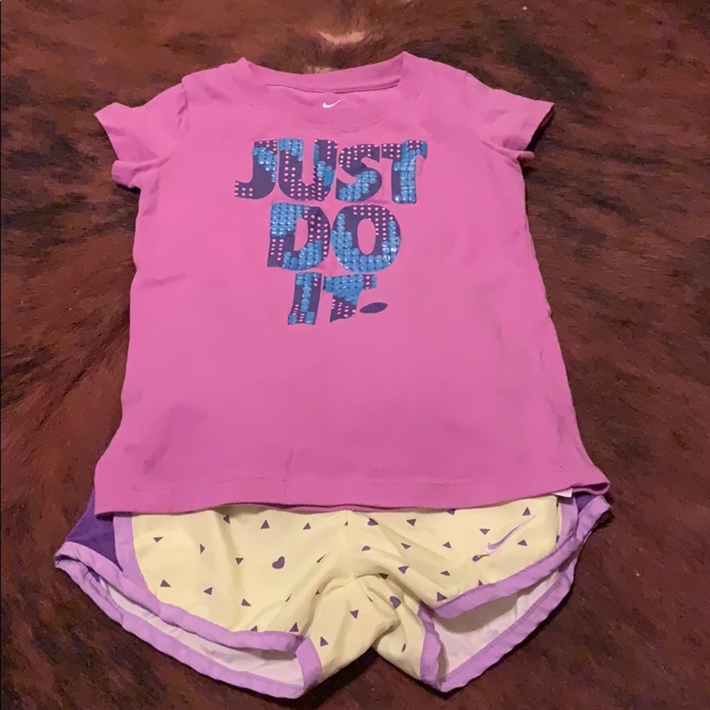 Nike Girls clothes